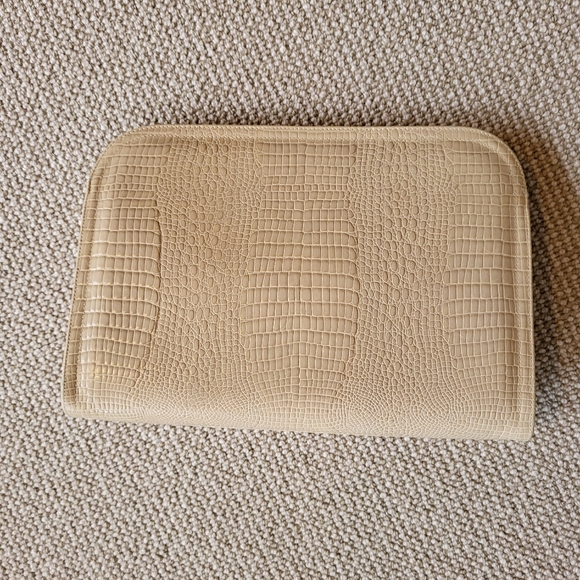 Theodora clutch in soft beige, with detachable shoulder strap - Picture 2 of 8